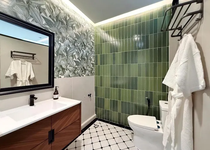Mid Century Modern Townhouse Near Jatujak Park 3 Bed 2 Bath With Bathtub