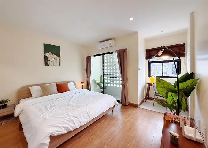 Mid Century Modern Townhouse Near Jatujak Park 3 Bed 2 Bath With Bathtub * Bangkok