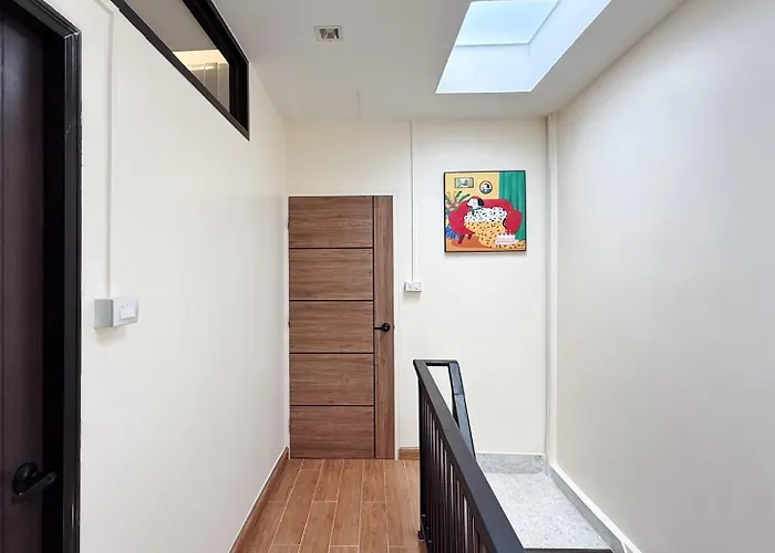 Mid Century Modern Townhouse Near Jatujak Park 3 Bed 2 Bath With Bathtub Holiday home