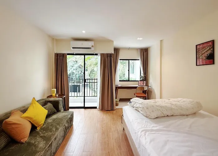 Mid Century Modern Townhouse Near Jatujak Park 3 Bed 2 Bath With Bathtub Holiday home