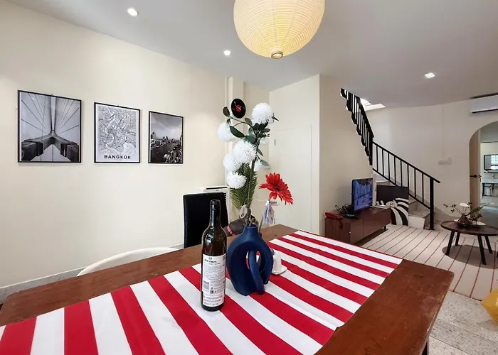 Mid Century Modern Townhouse Near Jatujak Park 3 Bed 2 Bath With Bathtub Holiday home *