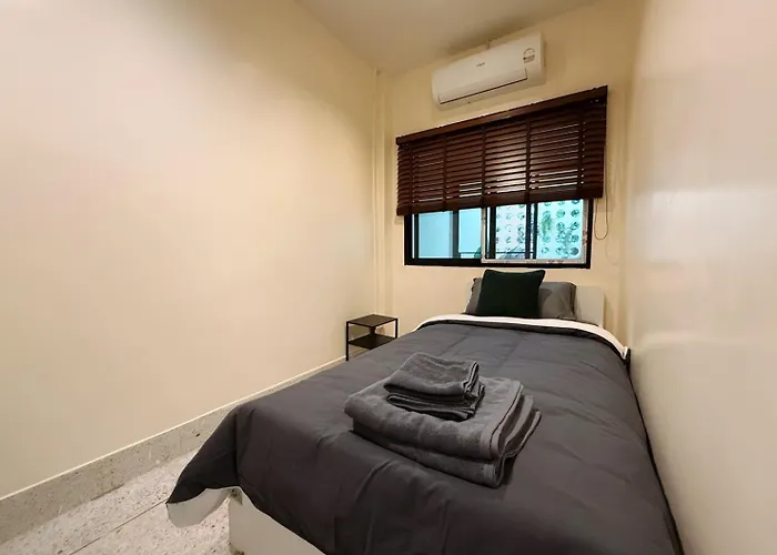 Mid Century Modern Townhouse Near Jatujak Park 3 Bed 2 Bath With Bathtub Holiday home