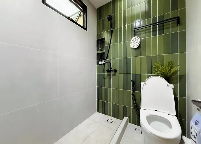 Mid Century Modern Townhouse Near Jatujak Park 3 Bed 2 Bath With Bathtub Bangkok